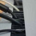 Strip brushes Cable aperture