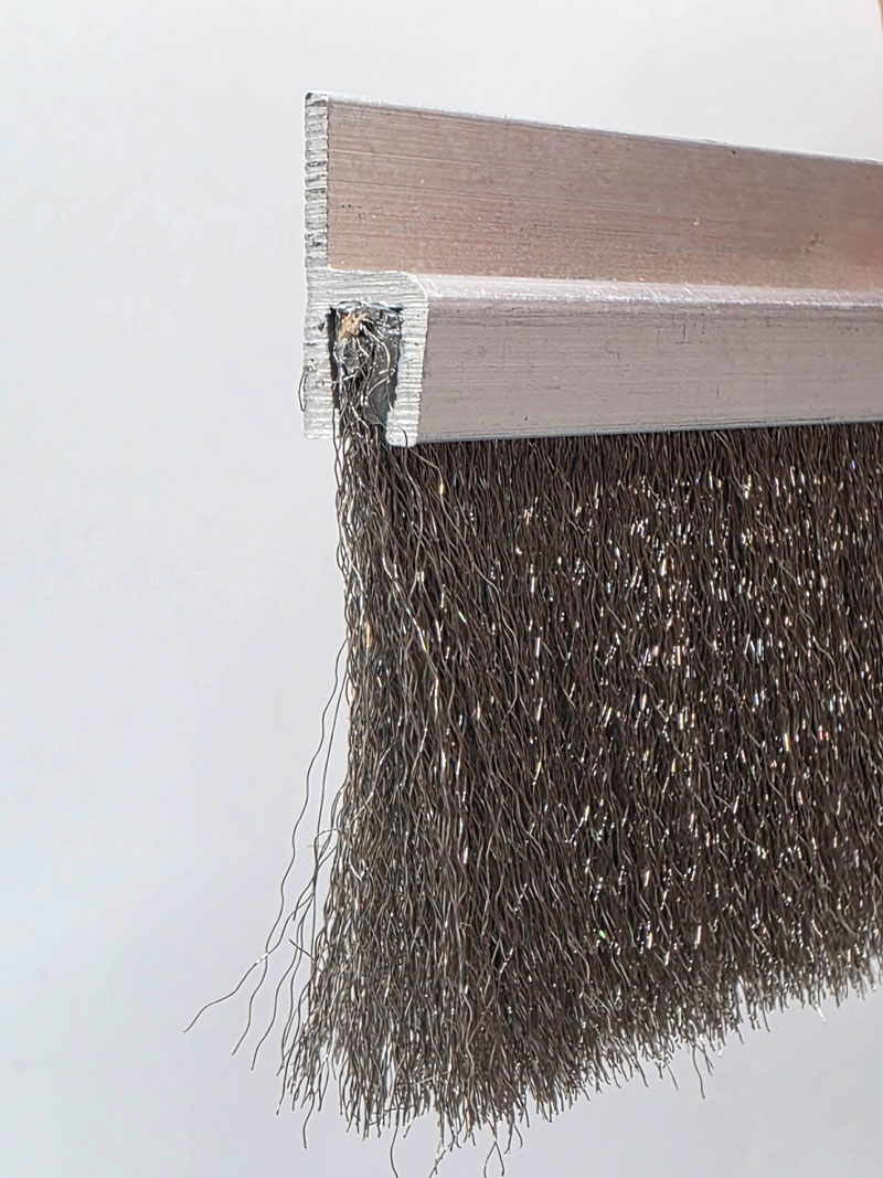 Photo brosse en fil inox profil h